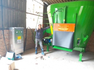 遼寧省沈陽市遼中區黃土坎村10立方立式攪拌機