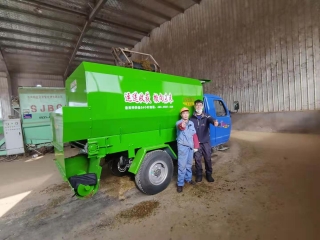 山東省高密市柴溝鎮后鹿家莊村盛德牧業5立方撒料車